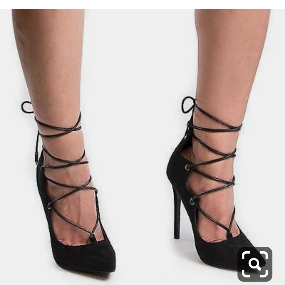 A Black velvet hagh heel